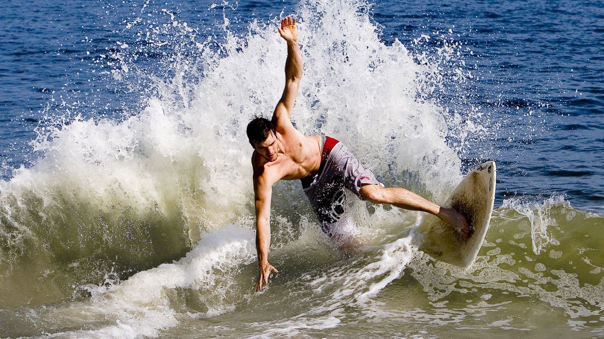 美国队在巴黎奥运会比赛中多次利用边路进攻，奥运会美国地区队